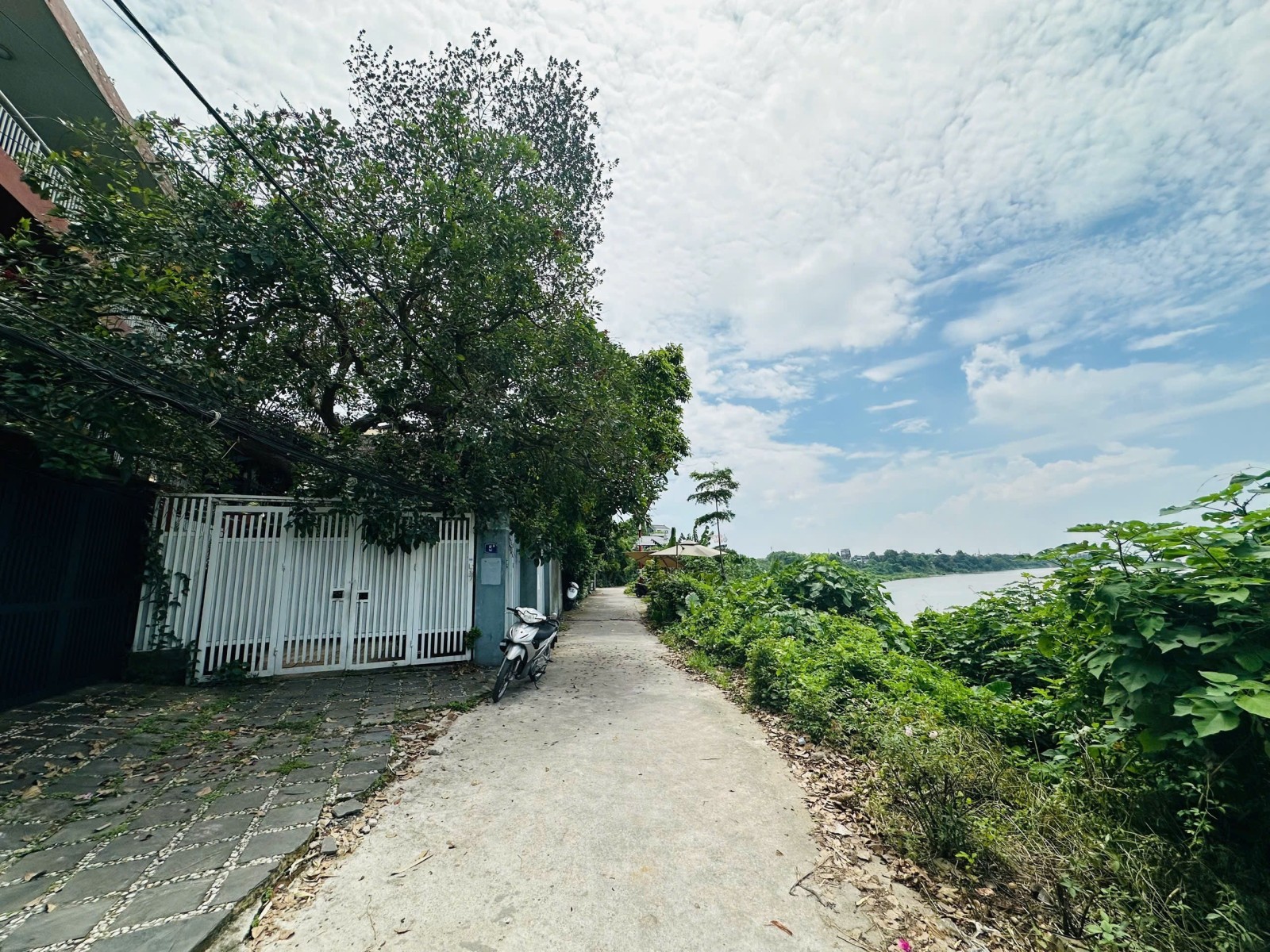 BIỆT THỰ VIEW SÔNG CẦU – 220M² – 4 TẦNG ĐẲNG CẤP – Ô TÔ VÀO NHÀ – VIEW SÔNG